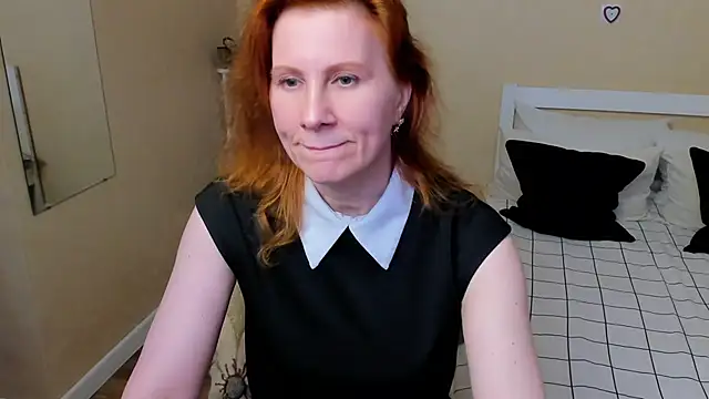 Snapshot of FoxySophia chatting on September 20, 4:00 am FoxySophia online show from September 20, 4:00 am