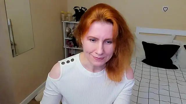 Snapshot of FoxySophia chatting on September 27, 8:27 pm FoxySophia online show from September 27, 8:27 pm