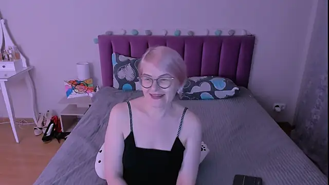 sabrinamacmarren online show from February 12, 4:19 pm