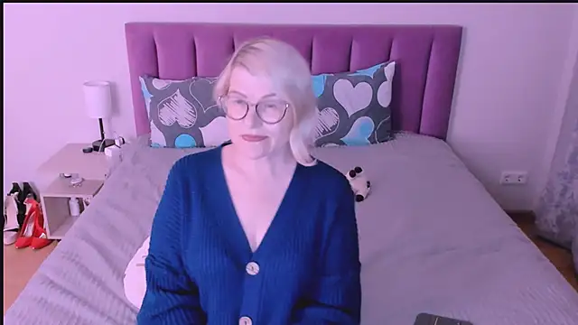 sabrinamacmarren online show from September 10, 5:24 pm