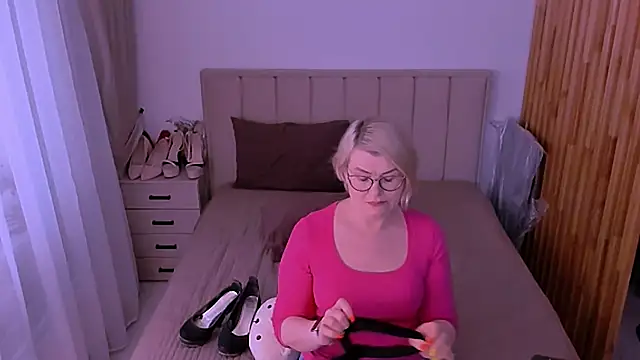 sabrinamacmarren online show from May 31, 6:03 pm