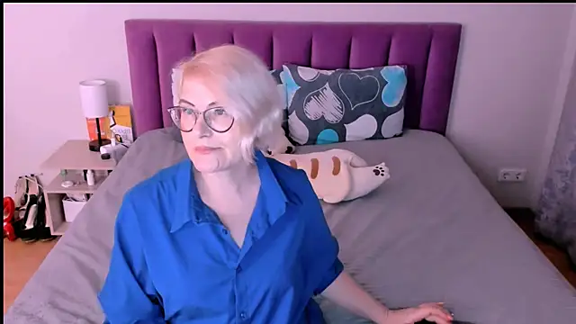 sabrinamacmarren online show from October 6, 7:18 pm