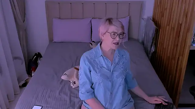 sabrinamacmarren online show from March 13, 6:31 pm