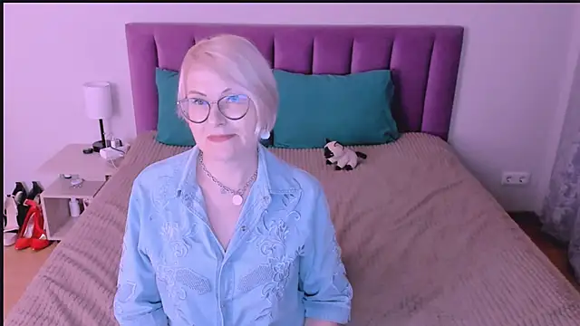 sabrinamacmarren online show from September 11, 5:35 pm