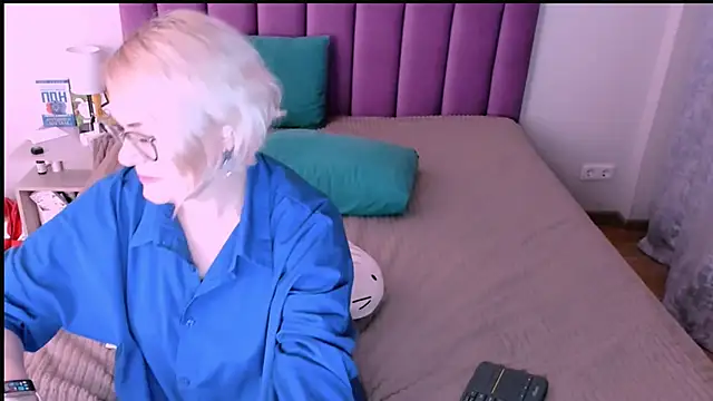 sabrinamacmarren online show from November 14, 6:52 pm