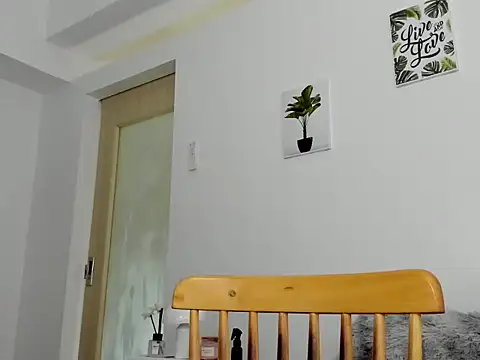 hottycrishina online show from September 11, 5:19 am