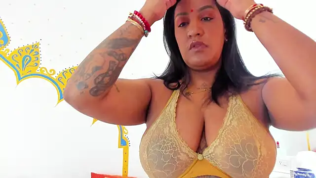 LadyNahir online show from October 17, 8:45 pm