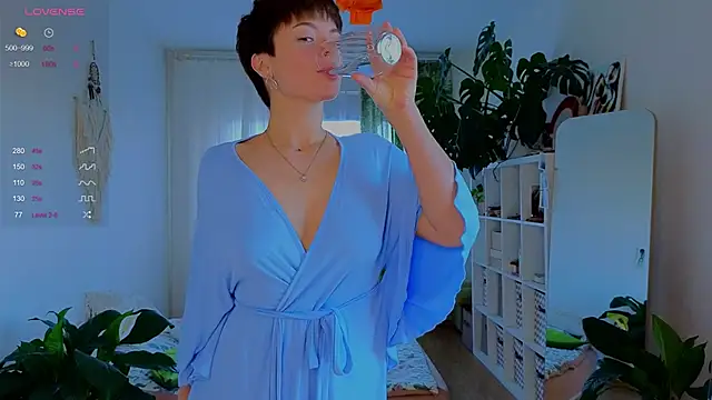 lana sky online show from October 18, 1:25 pm