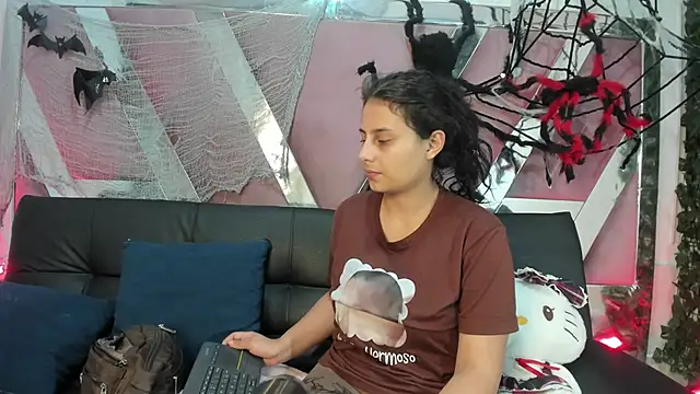 AbbyTaylorr online show from October 28, 2:17 am