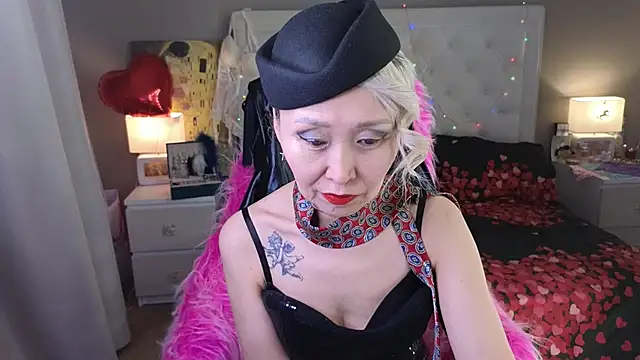 RoxalanaStar online show from March 31, 12:05 pm