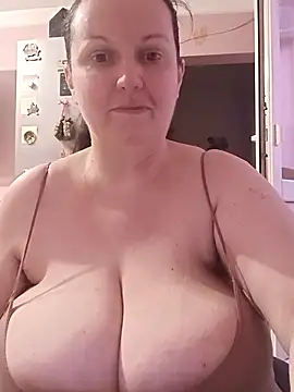 BustyLadyAlma online show from February 25, 6:56 am