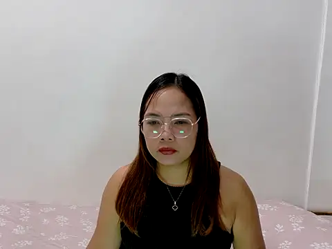 BURBERRY69 online show from June 1, 11:01 am