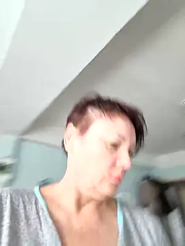 Snapshot of _lady_red_ chatting on October 10, 6:07 am lady red online show from October 10, 6:07 am
