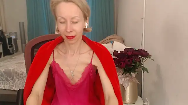 LuxuryNika online show from June 4, 4:44 pm
