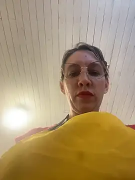 Gatitacarlita online show from June 2, 7:04 pm