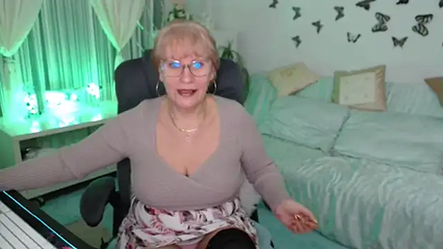 Ghertrude52 online show from November 22, 4:04 am