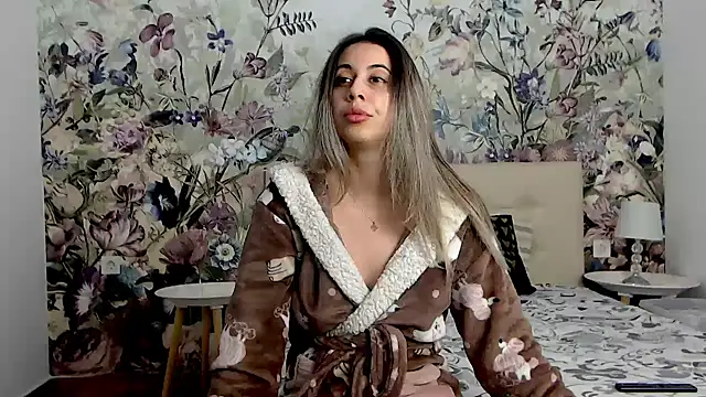 Snapshot of RoseDiamond06 chatting on October 17, 3:54 am RoseDiamond06 online show from October 17, 3:54 am
