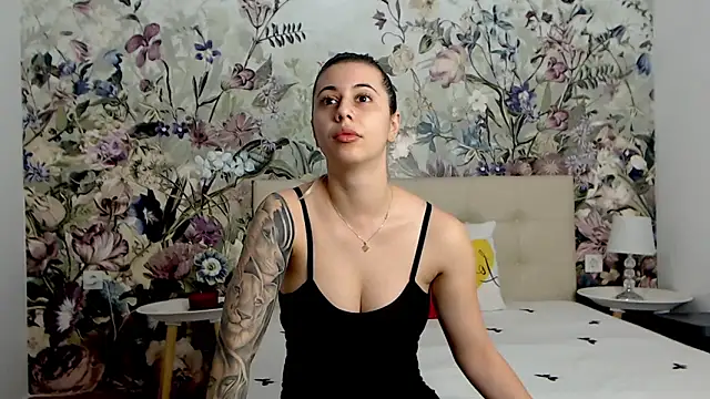 Snapshot of RoseDiamond06 chatting on September 9, 1:33 pm RoseDiamond06 online show from September 9, 1:33 pm