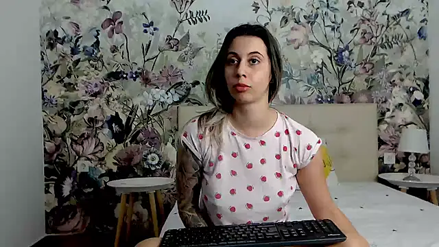 Snapshot of RoseDiamond06 chatting on September 26, 9:01 pm RoseDiamond06 online show from September 26, 9:01 pm
