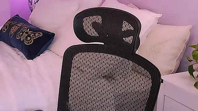 Wonderful Woman online show from January 7, 12:25 am