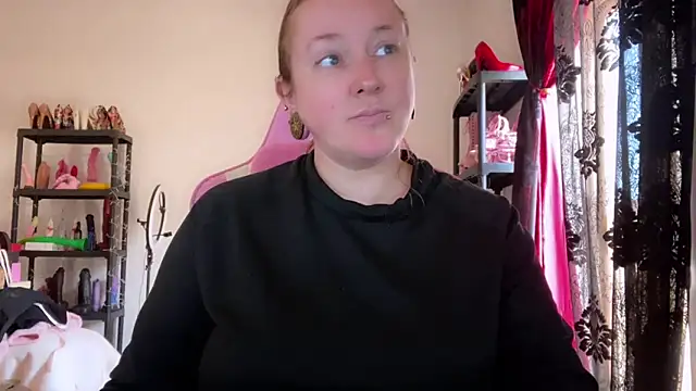 kisicaxx online show from February 6, 11:35 am