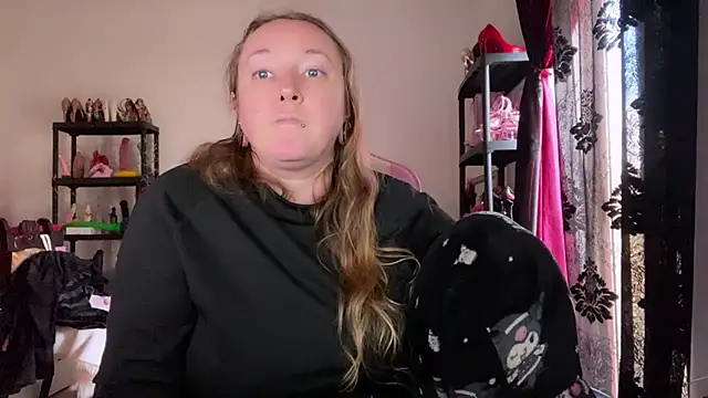 kisicaxx online show from February 18, 3:11 pm