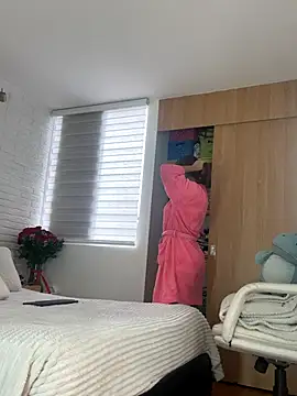 Snapshot of hollythomson chatting on October 11, 7:49 pm hollythomson online show from October 11, 7:49 pm