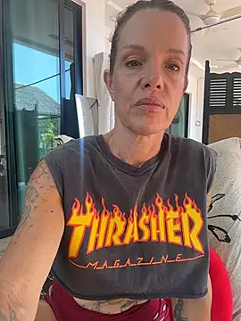 mommyselenafit  online show from April 2, 4:10 am