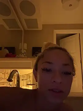 RosexxGoldxx online show from October 3, 11:59 am