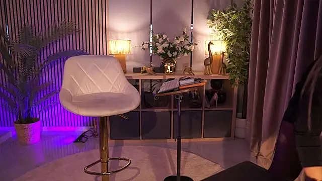 MissEmaDivine online show from February 11, 4:52 pm