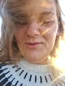 Cutegirlforyou online show from September 17, 5:27 am