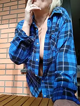 Liana MilfHot online show from May 10, 9:33 am