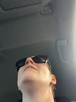 lolabunny9 online show from February 8, 7:06 pm