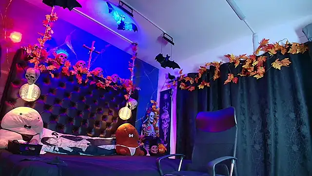 AlexHoe  online show from September 14, 7:12 pm