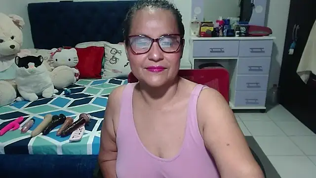 Snapshot of pervert_mommy_ chatting on October 6, 10:10 am pervert mommy online show from October 6, 10:10 am