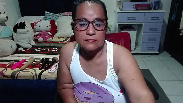 Snapshot of pervert_mommy_ chatting on September 16, 12:46 pm pervert mommy online show from September 16, 12:46 pm