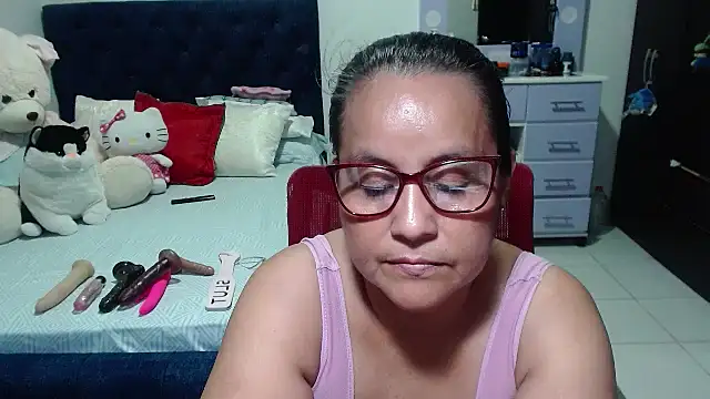 Snapshot of pervert_mommy_ chatting on October 18, 3:04 pm pervert mommy online show from October 18, 3:04 pm