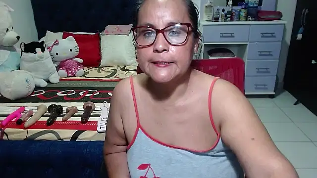 Snapshot of pervert_mommy_ chatting on September 23, 12:03 pm pervert mommy online show from September 23, 12:03 pm
