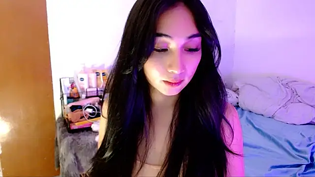 SweetLilly 18 online show from October 22, 5:01 am