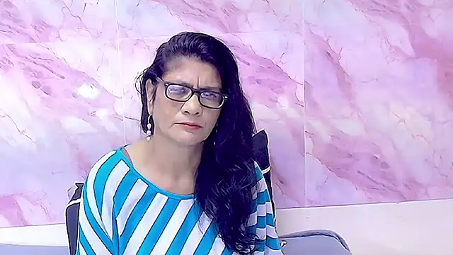 Snapshot of IndianAllure chatting on October 17, 6:05 am IndianAllure online show from October 17, 6:05 am
