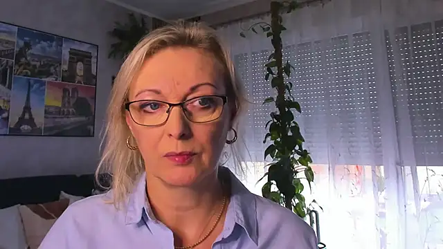 vanessa chat online show from September 18, 1:53 pm