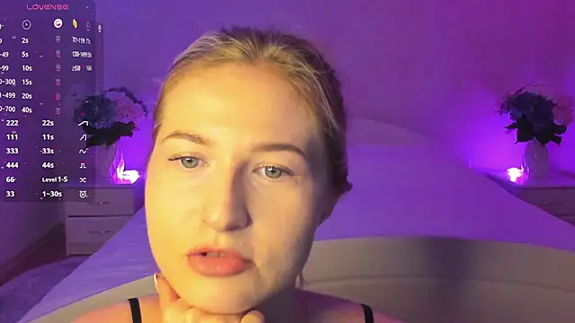 Snapshot of AnnaCarrera chatting on September 9, 6:41 pm AnnaCarrera online show from September 9, 6:41 pm