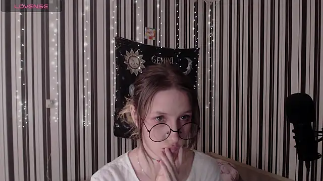 Snapshot of _Hanna_Moon_ chatting on October 12, 1:13 pm Hanna Moon online show from October 12, 1:13 pm