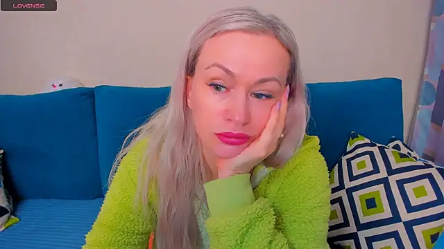 EllenMoore online show from October 26, 4:41 am