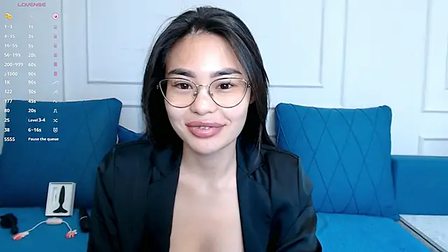 kwana colada online show from April 3, 11:30 am