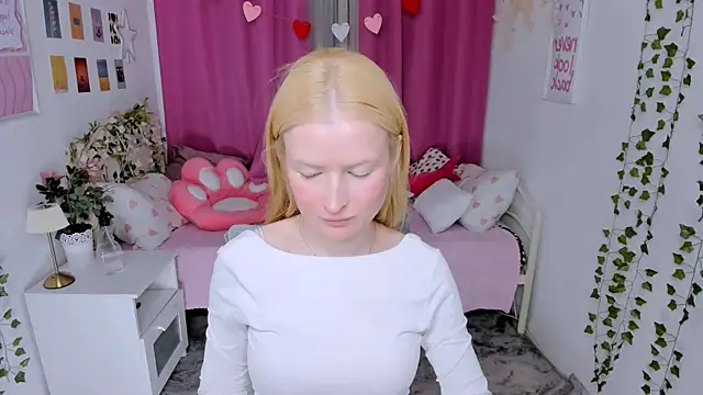 Laly Peach online show from June 7, 6:53 am