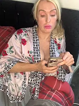 Snapshot of modeljadeelee chatting on September 21, 4:27 pm modeljadeelee online show from September 21, 4:27 pm
