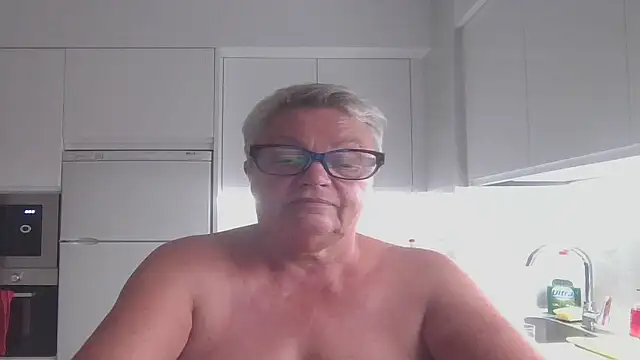GrannyChrissy68 online show from October 13, 10:34 pm