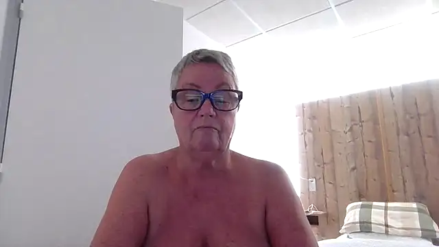 GrannyChrissy68 online show from September 19, 7:57 pm