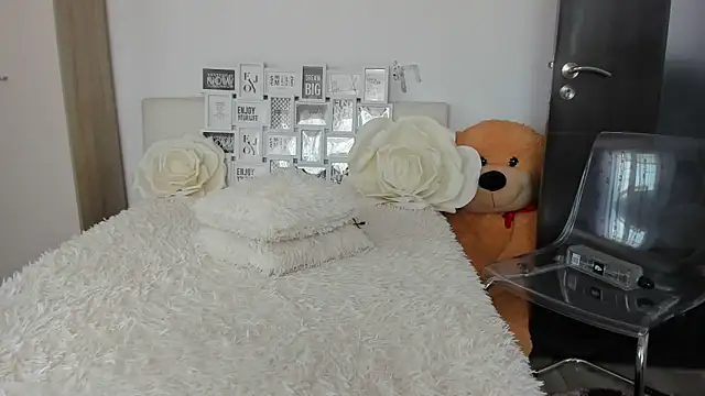 sweetemy4u online show from April 7, 9:00 am